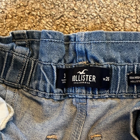High waisted hollister shorts. Super soft - Picture 3 of 3